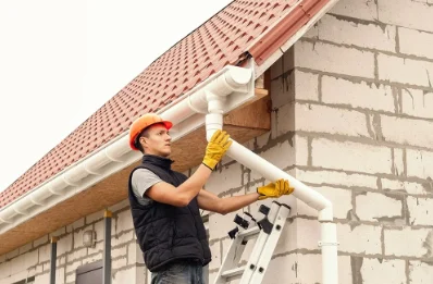 Pose et remplacement de gouttières à Naves